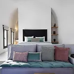 Notia Suite, Jacuzzi, Imerovigli (Santorini)